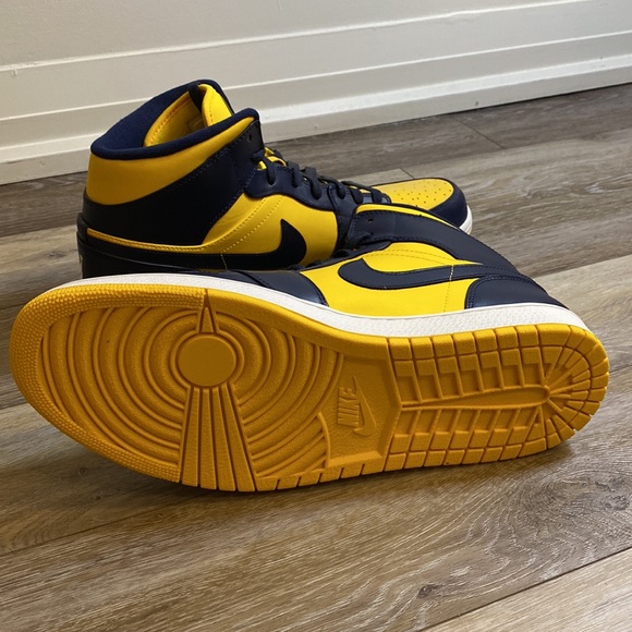 Air Jordan 1 Navy Blue Yellow - Picture 4 of 6